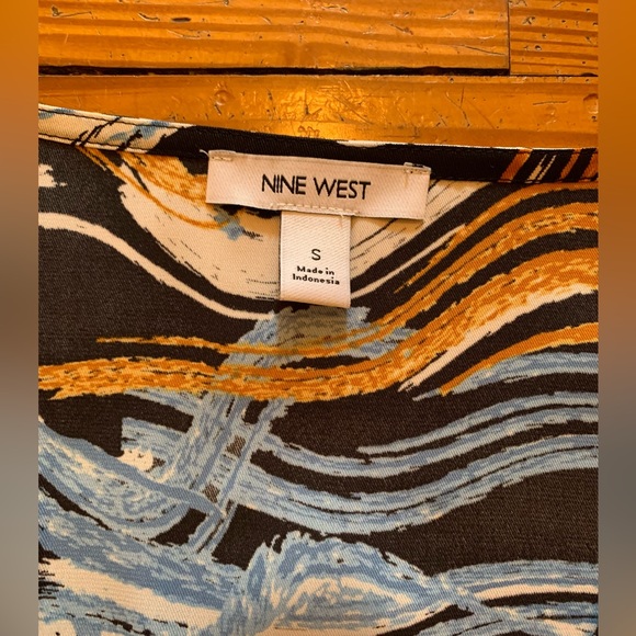 NWT! Women’s Nine West Abstract Water Print Blouse Size Small
3 for $15 with 💕 - Picture 6 of 7